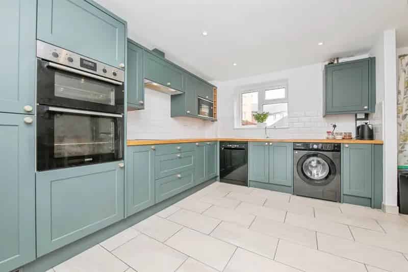 4-Bed Semi-Detached House Near A12