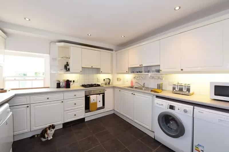 3 Bedroom Georgian Townhouse Near City Centre