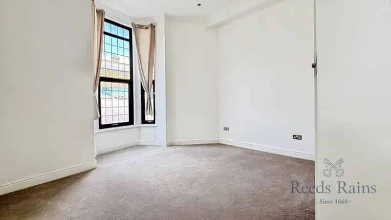 2 bedroom  Flat for sale, London, SE6