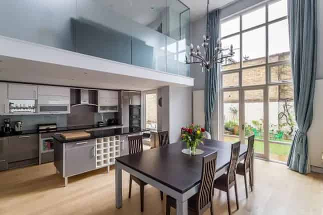 Semi-Detached House for Sale in Clapham SW4