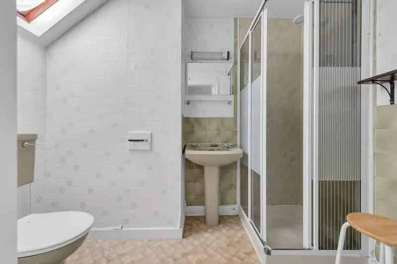 9 Bed House for Sale - Multi-Use Potential