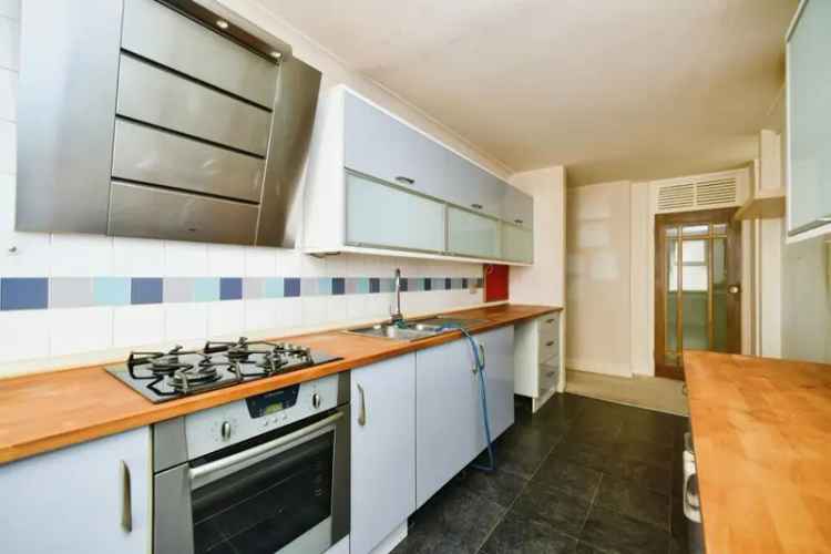2 Bedroom Ground Floor Flat Near Sea - Residents Parking