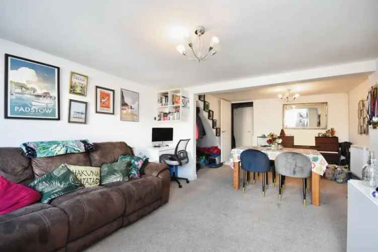 3 Bed House Halstead Modern Kitchen & Bathroom