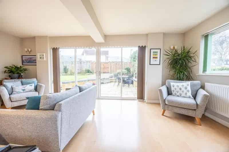 4 bed house for sale
