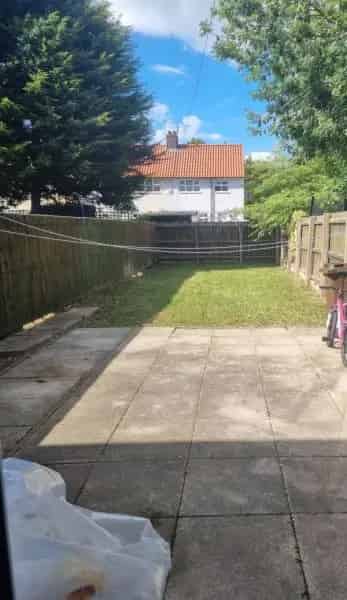 2 Bed House Near St Mary's College Beverley Large Garden Driveway