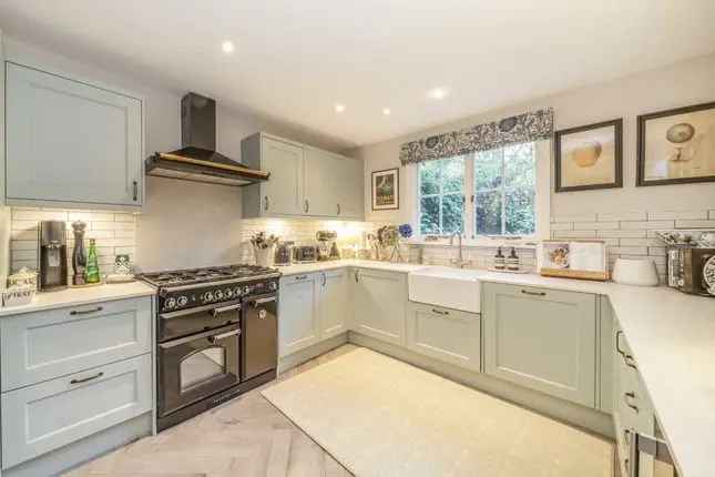 Four Double Bedroom Victorian House for Sale in London SW8