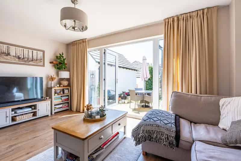 4 Bedroom Semi Detached House Frenchay BS16