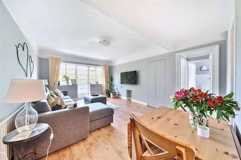 2 bed flat for sale