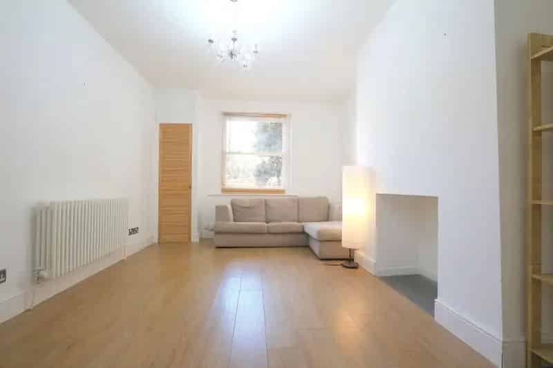 2 bedroom  Flat to rent, London, N4
