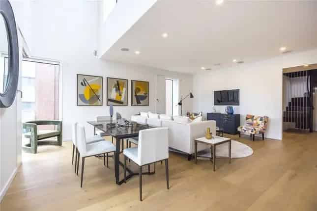 Luxury Penthouse Apartment with Large Roof Terrace