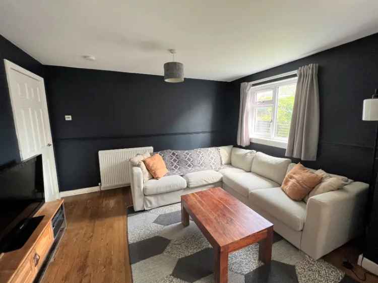 2 Bedroom Flat House to Rent in Quiet Cul-de-sac