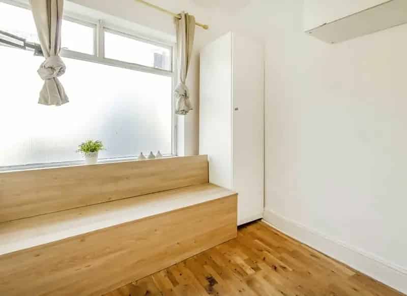 One Bedroom Apartment Near Hammersmith Fulham  Potential Two Bedroom Conversion