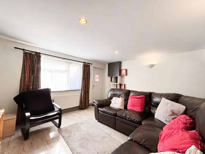 2 Bedroom House For Sale in Bristol