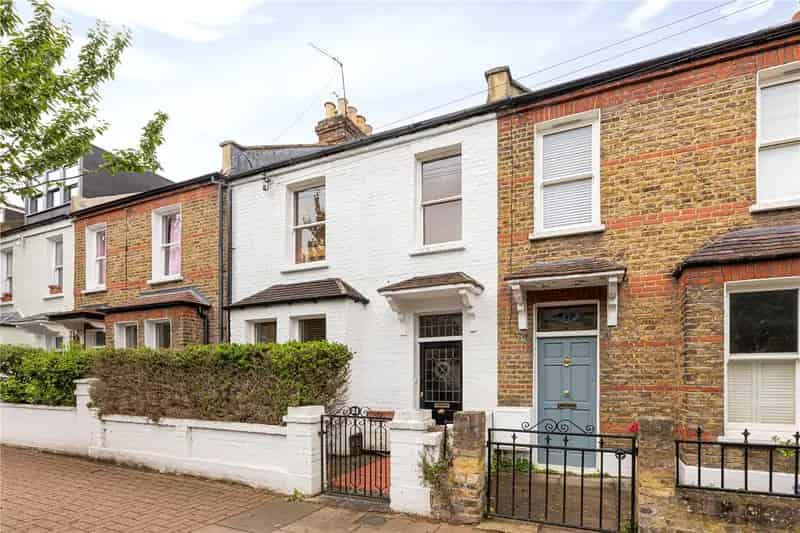 4 Bedroom House in East Putney South Facing Garden