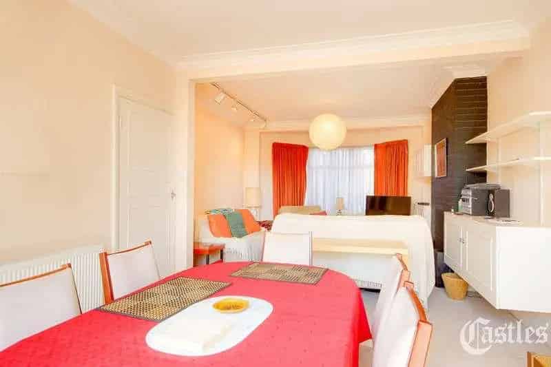 3 Bed House for Sale Near Broomfield Park
