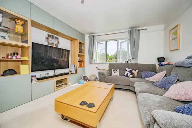 Two Bedroom Flat Near Apsley Train Station