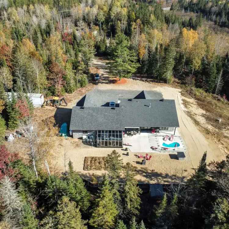 Magnificent Turnkey Home with Spa and Pool near GatineauOttawa