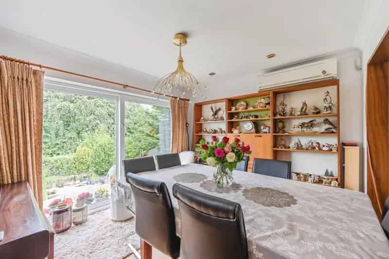 Family Home Ashbourne 3 Bed Modern Kitchen Garden Solar Panels