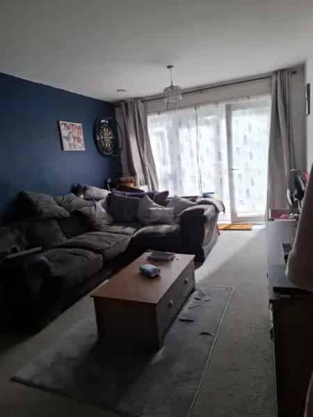 2 Bedroom Ground Floor Flat with Patio and Parking