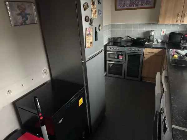 Ground Floor 2-Bedroom Flat with Wetroom near Hoxton Market