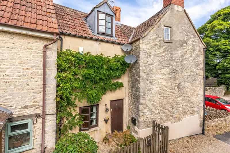 1 Bedroom Cottage for Sale in Hawkesbury Upton