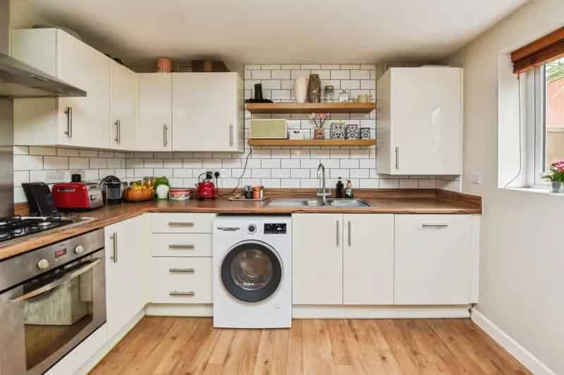 3 Bedroom Townhouse in Frome - Stylish Interior and Private Garden