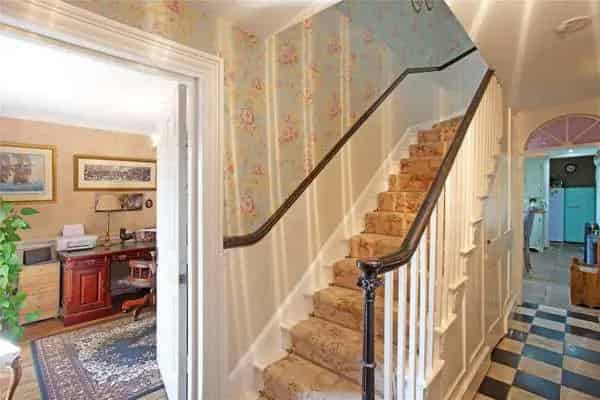 Grade II Listed Village Property with Weavers Barn and Courtyard