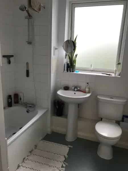 2nd Floor Flat Near Colindale Tube Station Pets Considered