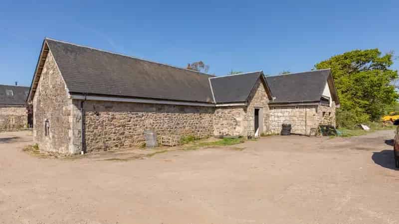 Mid Moncur Farm: Farmhouse with 3-Acre Paddock & 4-Plot Development