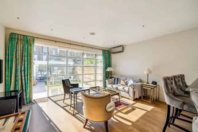 4 Bedroom Semi-Detached House for Sale in Wandsworth Common