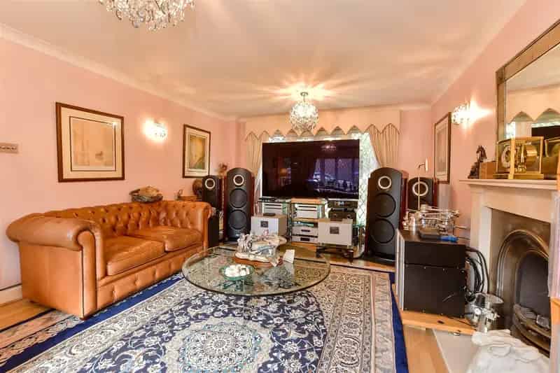 4 Bedroom Detached House for Sale Near Chigwell Station