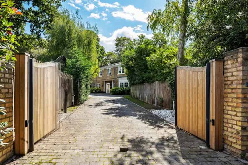 5 Bedroom Detached House to Rent Ruxley Heights Claygate