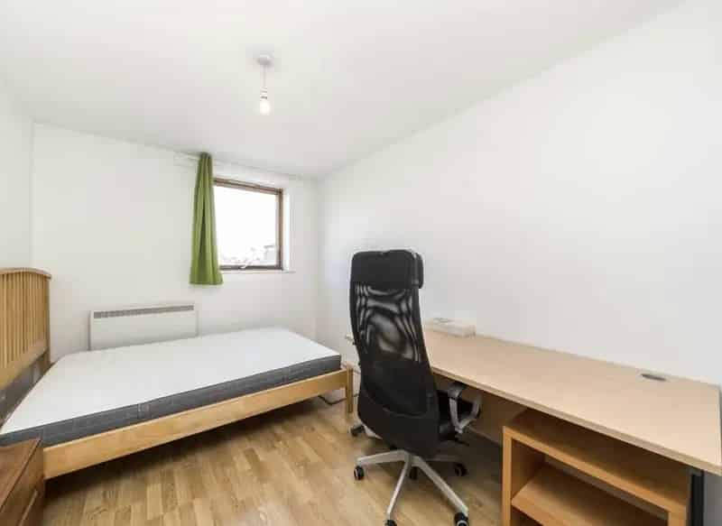 2 Bed 2 Bath Apartment with Balcony and Parking Near Canary Wharf