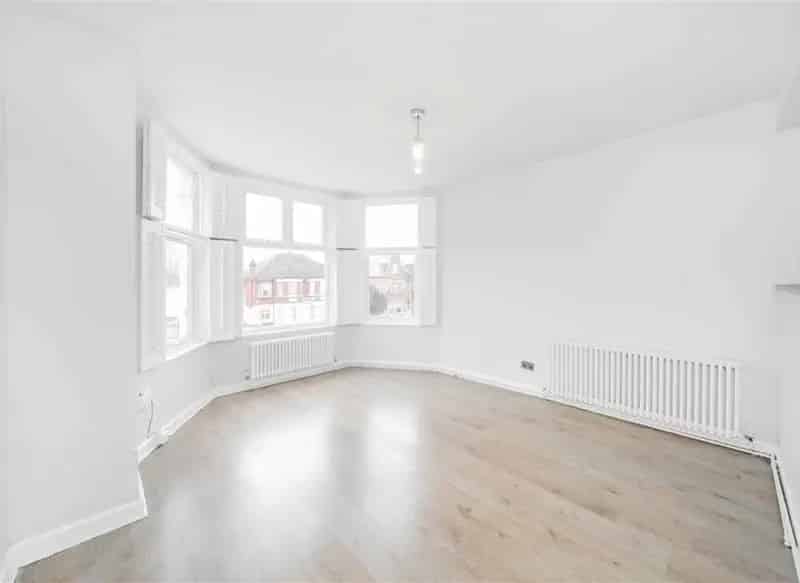 Two Bedroom Period Conversion Flat with Parking and Garden