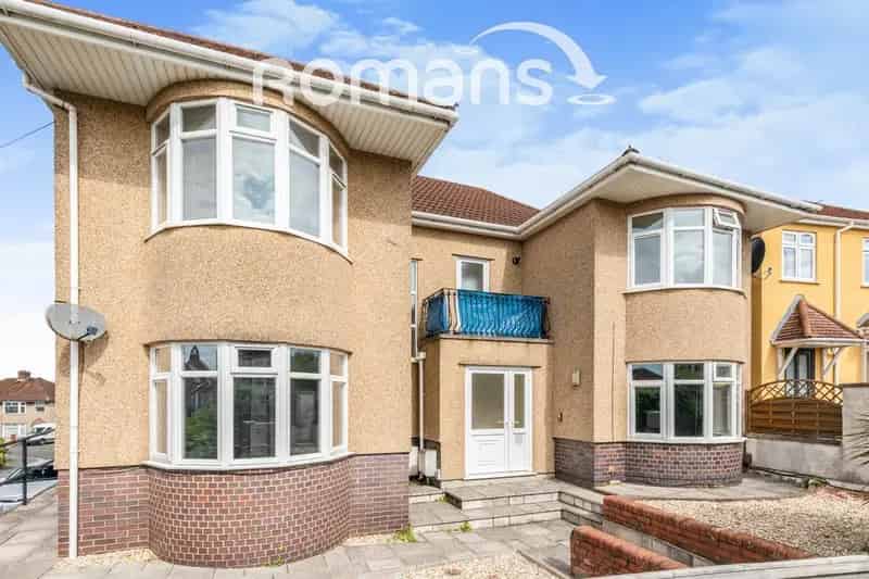 2 Bedroom Flat to Rent East Bristol - Modern Apartment with Parking