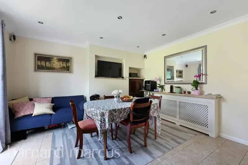 3 Bed Terraced House Tooting  Garden Off Street Parking