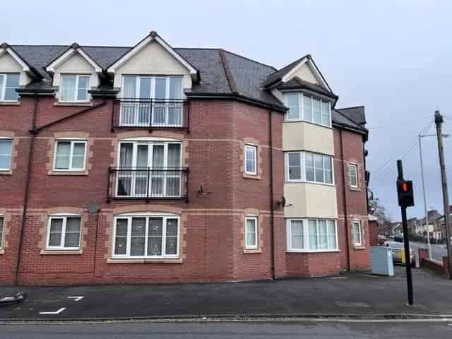 Taunton Town Centre Apartment Two Double Bedrooms Near Cricket Ground