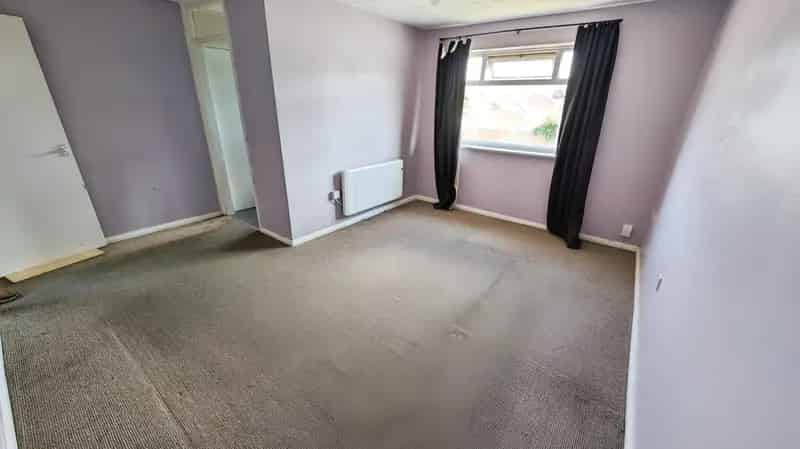 1 Bedroom House For Sale Modern Auction 570 SQ FT