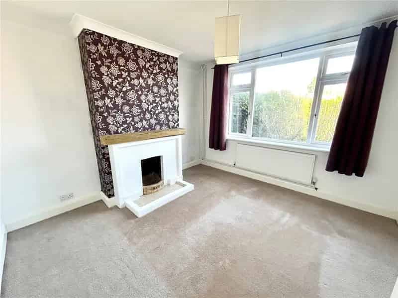 Three Bedroom Semi-Detached House for Sale Mancetter Road