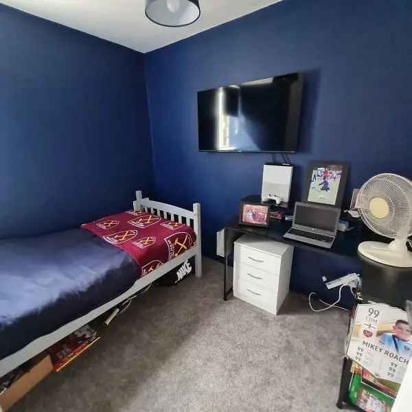 Flat For Rent in Maidstone, England