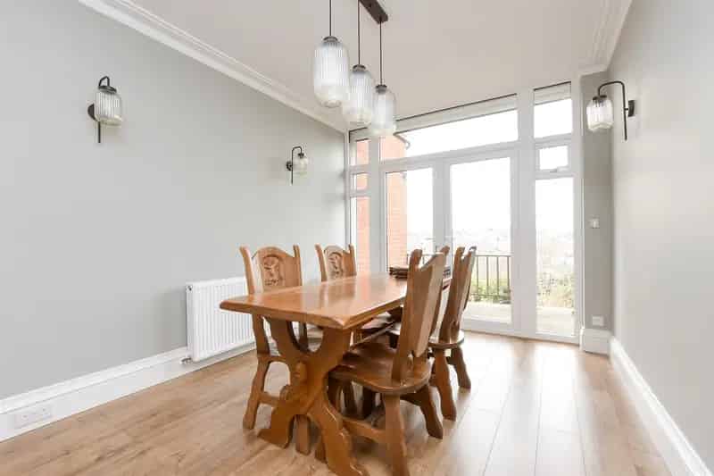 6 Bedroom Semi Detached House For Sale