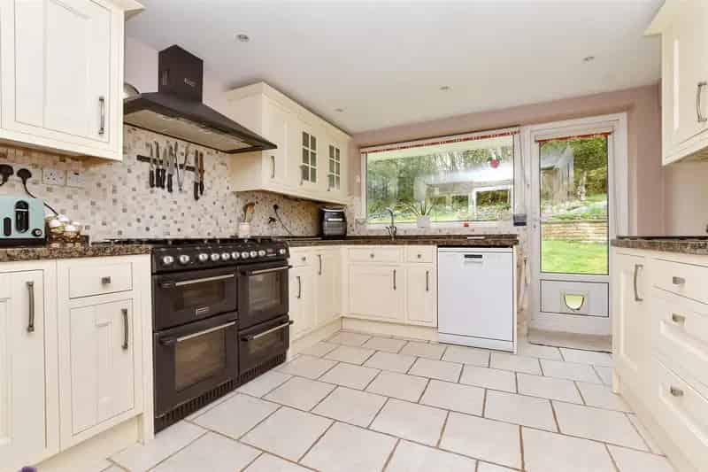 4 Bedroom Bungalow for Sale Near London