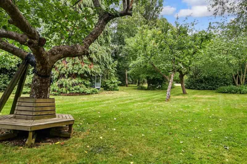 4 Bedroom Grade II Listed Detached House Chigwell
