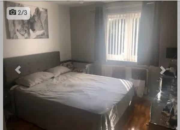 2 Bedroom First Floor Flat with Balcony and Car Park