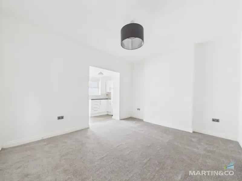 3 Bedroom Mid-Terraced House For Sale