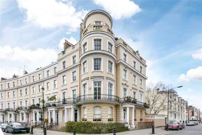 Flat for sale in Royal Crescent, London W11