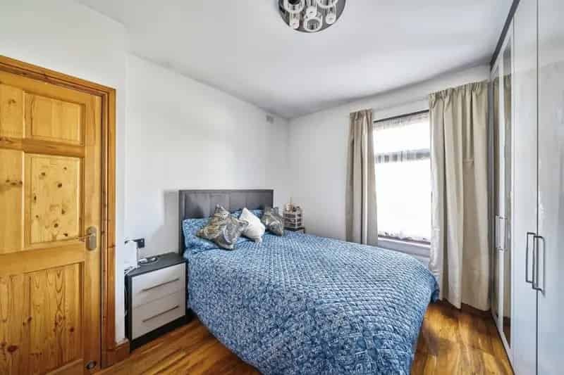 Seven Kings Extended Three/Four Bedroom House Near Elizabeth Line Station