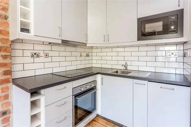 1 Bed Flat First Floor 1 Reception Room