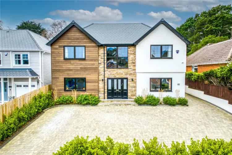 4 Bedroom Detached House in Penn Hill Village