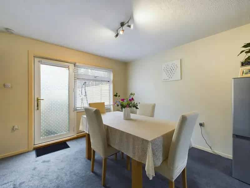3 Bed Family Home Freehold Popley Basingstoke